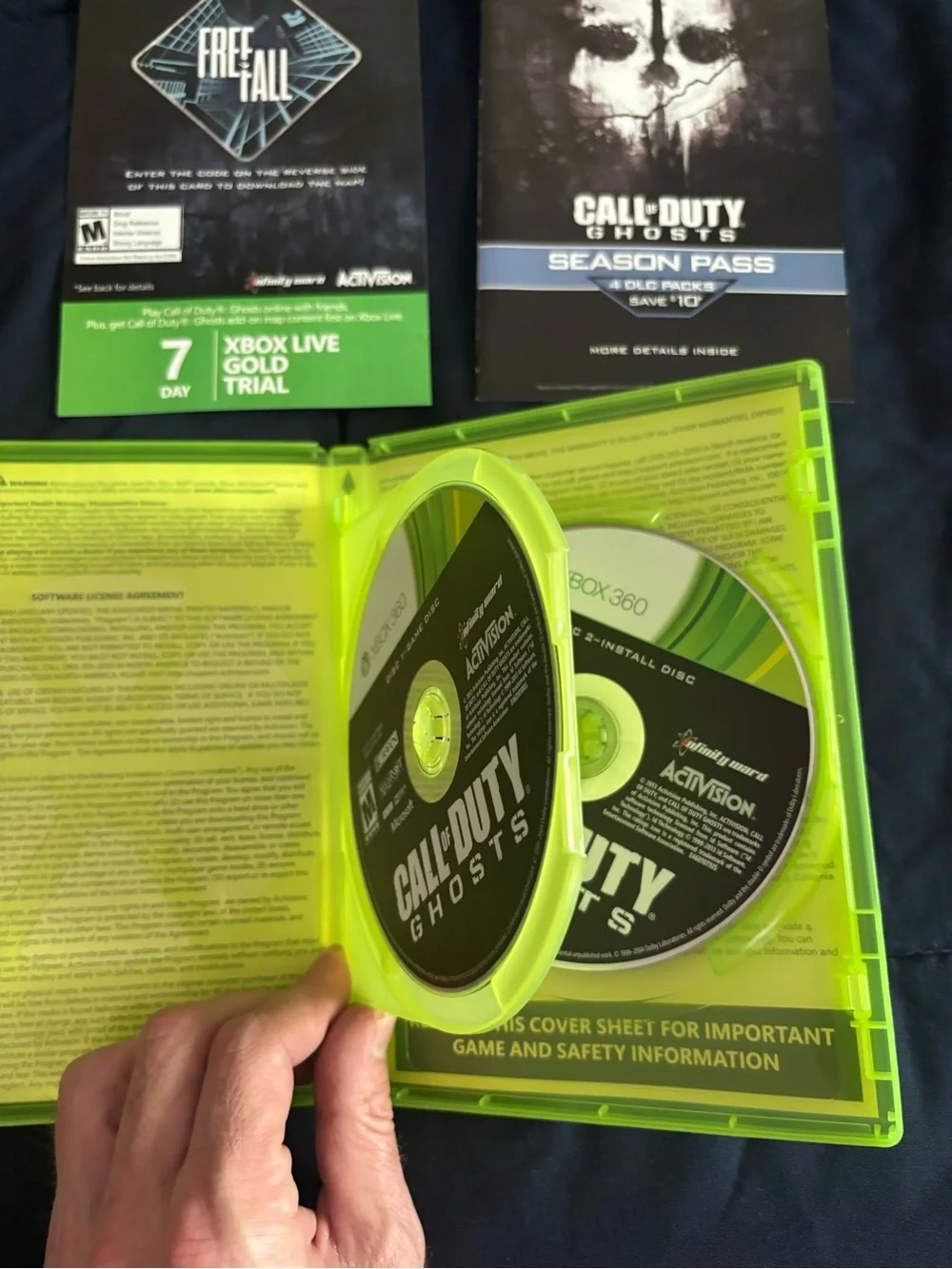 Xbox 360 “Call of Duty Ghosts” double disk, complete in box.